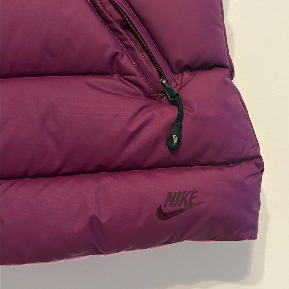 NIKE REVERSIBLE PUFFER VEST- small - Picture 2 of 8